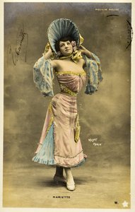 Ansichtkaart: Moulin Rouge - Portret van Mariette, Music hall artiest