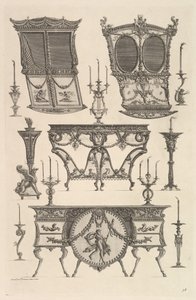 Diverse meubels waaronder twee draagstoelen, een bijzettafel en een commode, ca. 1769 door Giovanni Battista Piranesi
