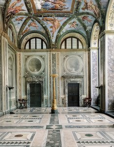 De loggia van Amor en Psyche, westzijde van Villa la Farnesina, begane grond. Ca. 1517