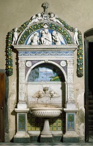 Gedecoreerde fontein met een hoog reliëf in marmer en terracotta door Giovanni della Robbia (1469-1529) 1498. Sacristie van Santa Maria Novella, Florence