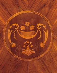 Detail van de Zijkant van een Noord-Italiaanse Tulpenhout, Rozenhout, Fruitwood en Marqueterie Commode door Giuseppe Maggiolini