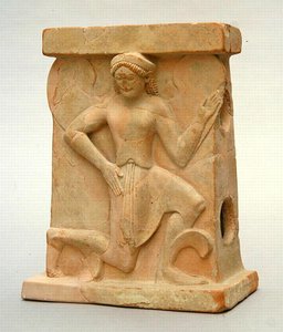 Keramisch altaar met Iris, ca. 500 v.Chr.