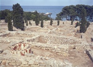 Griekse ruïnes van de haven van Emporion door Greek