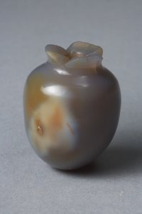 Hellenistisch vaartuig in de vorm van een vrucht (chalcedoon)