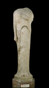 Kore figuur gewijd door Cheramyes aan Hera, uit het Heiligdom van Hera, Samos, c.570-560 v.Chr.