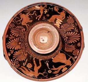 Patera met maenade en Eros (terracotta, 325-300 v.Chr.)