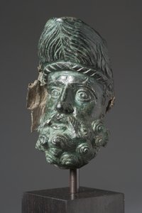 Vaatuitloop in de vorm van het hoofd van Herakles (brons)