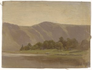 Rivier aan de voet van een gebergte