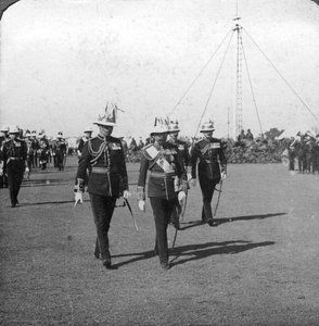 Koning George V 1865-1936 met Brigadegeneraal Sir R Grimston, Delhi, India, 1912 door H. D. Girdwood