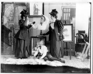 Meervoudige belichting van Hannah Hatherly Maynard en haar kleinzoon Maynard McDonald, ca. 1893 (zwart-wit foto)