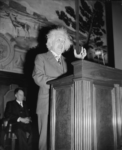 Albert Einstein spreekt, ca. 1940