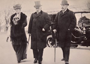 John Pierpont Morgan met zijn zoon en dochter bij het Money Trust-onderzoek door Harris & Ewing