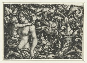 Ornament met bladranken en een vrouwelijke triton met kind
