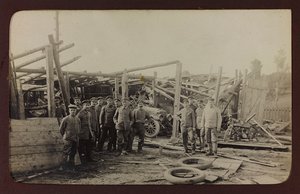 Eerste Wereldoorlog: Oekraïne in de jaren 1914-1916 tijdens de invasie van het Duitse leger. Groep soldaten door Heldenfriedhof Dsessentniki (attr. to)