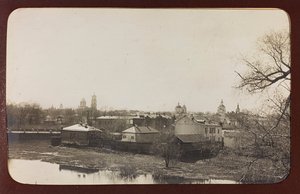 Eerste Wereldoorlog: Oekraïne in de jaren 1914-1916 tijdens de invasie van het Duitse leger. Uitzicht op Sumy door Heldenfriedhof Dsessentniki (attr. to)
