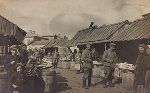 Eerste Wereldoorlog: Oekraïne in de jaren 1914-1916 tijdens de invasie van het Duitse leger. Militair op de markt door Heldenfriedhof Dsessentniki (attr. to)