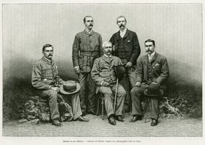 Portret van Henry Morton Stanley (John Rowlands 1841-1904) omringd door zijn officieren: Dr. Thomas Heazle Parke (1857-93), Robert H. Nelson, William G. Stairs en Arthur J. M. Jephson. Gravure door Thiriat, ter illustratie van het verhaal Dans les tenebr door Henri Thiriat