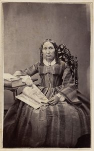 Portret van een vrouw,jaren 1860 (foto) door Henrietta M. Hart