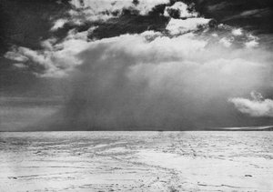 Een Sneeuwstorm nadert over het Zee-ijs, ca. 1910-1913, 1913 door Herbert Ponting