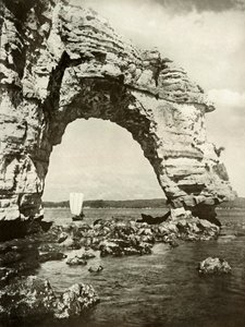 Een door de zee versleten boog bij Matsushima, 1910