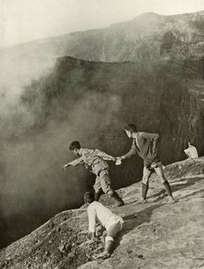Aan de rand van de kraters, Aso-San, 1910