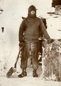 Kapitein L. E. G. Oates bij de Staldeur, 30 augustus 1911, 1913 door Herbert Ponting