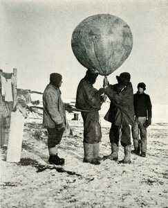 Dr. Simpson laat een ballon op, 1911, 1913 door Herbert Ponting