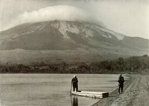 Fuji vanaf Drie-Dagen-Maan Meer, 1910 door Herbert Ponting
