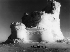 IJskasteel, Antarctica door Herbert Ponting