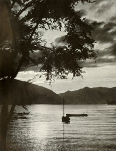 Lake Chuzenji, 1910 door Herbert Ponting