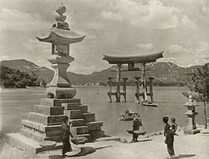 Miyajima, 1910 door Herbert Ponting