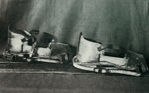 Skischoenen voor gebruik met Finnesko, ca. 1910-1913, 1913 door Herbert Ponting