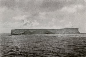 De Eerste IJsberg, ca. 1910, 1913 door Herbert Ponting