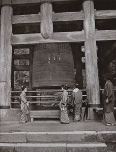 De Grote Bel in de Chio-in Tempel door Herbert Ponting