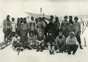 Het Hoofdgezelschap bij Cape Evans na de Winter door Herbert Ponting