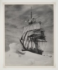De Terra Nova vastgevroren door Herbert Ponting