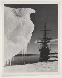 De Terra Nova bij de ijsvoet door Herbert Ponting