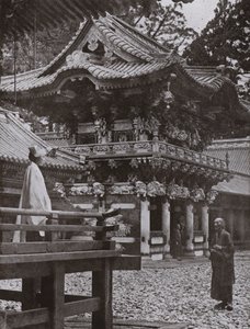 De Yomei Poort in Nikko door Herbert Ponting