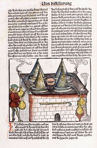 Illustratie van een distilleerderij uit de late 15e eeuw om de essentiële oliën van planten te extraheren, 1500 door Hieronymus Brunschwig