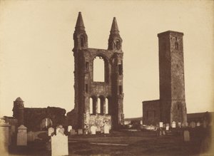 St. Andrews Cathedral, oostgevel en St. Regulus Tower