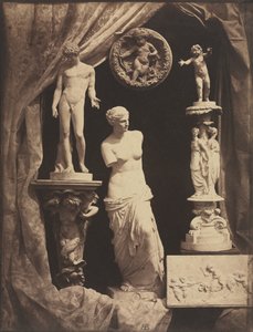 Stilleven met Beeldhouwwerk en Draperie