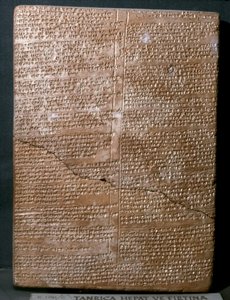 oude oosterse kunst (Hettitisch): Spijkerschrift tablet in Hettitische taal. Ba... door Hittite