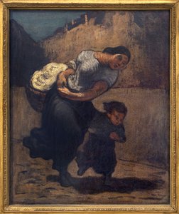De storm (de lavendel). Een vrouw die een korte mand met een kind vasthoudt, waarschijnlijk om zichzelf tegen de regen te beschermen. Kunstwerk van Honore Daumier (1808-1879), olieverf op karton