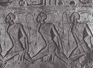 Afrika: Egyptisch reliëf, transport van gevangenen, in Nubië door Hugo Adolf Bernatzik