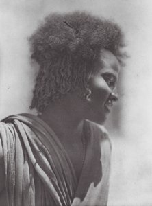 Afrika: Hadendoa-jongere, oostelijk Soedan door Hugo Adolf Bernatzik