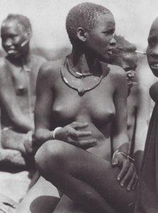 Afrika: Nuer meisje met giraffenhaar ketting
