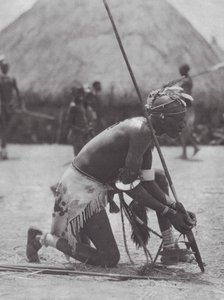 Afrika: Shilluk in feestkleding door Hugo Adolf Bernatzik