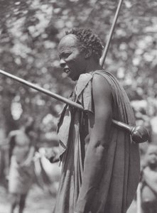 Afrika: Shilluk krijger met knuppel door Hugo Adolf Bernatzik