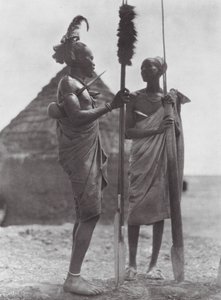 Afrika: Shilluks in feestkleding door Hugo Adolf Bernatzik