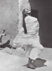 Afrika: Soedanese danseres, Omdurman door Hugo Adolf Bernatzik